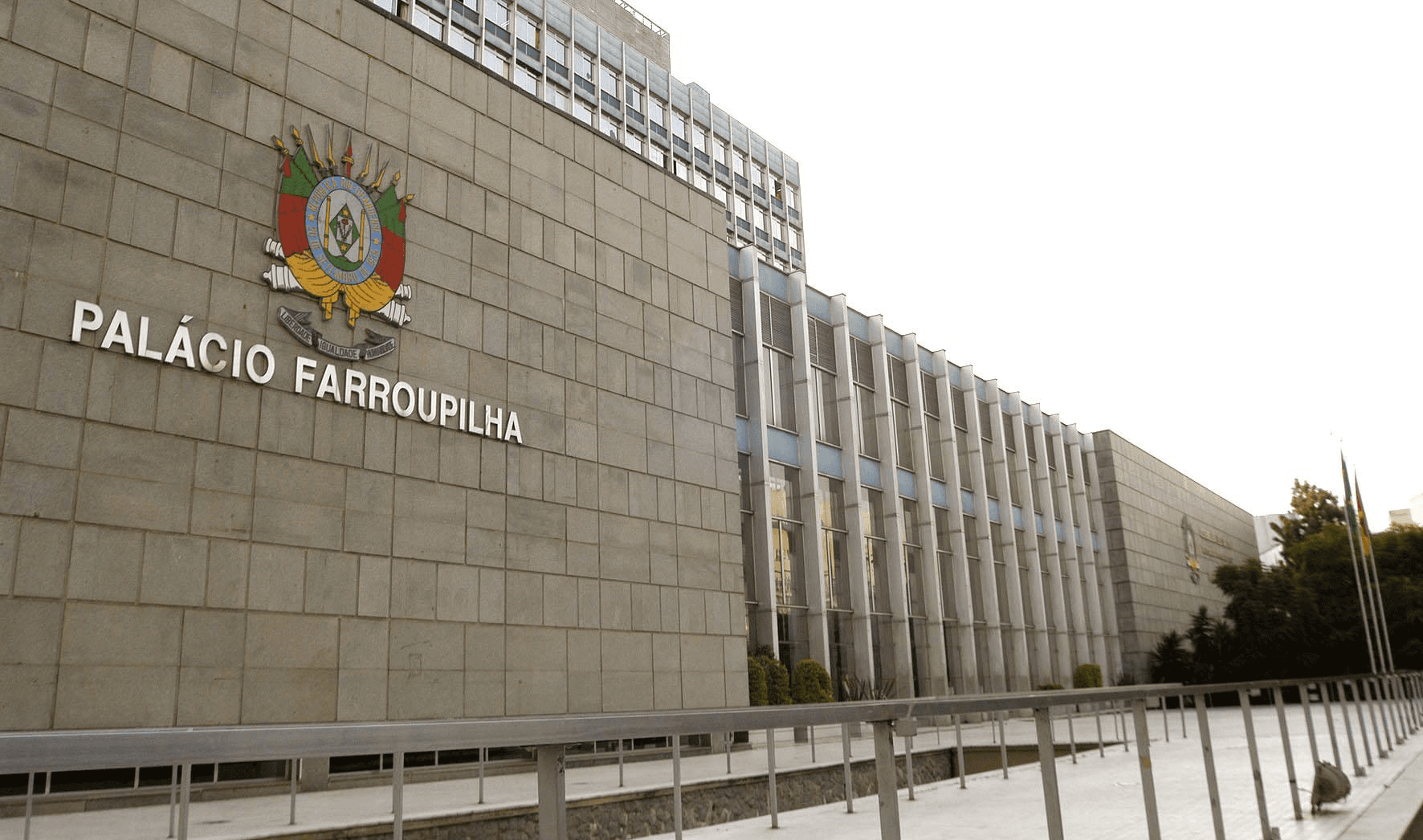 CCJ aprova projeto de lei que cria cargo de biomédico no RS
